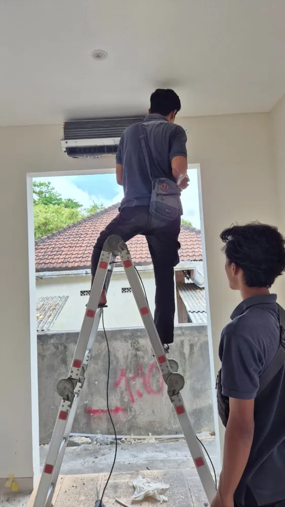 Pengetesan AC Split Baru – Villa Sanur