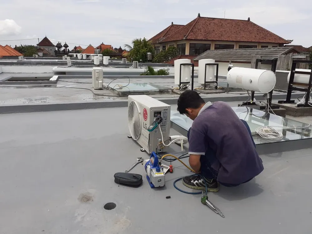 Instalasi indoor unit AC split